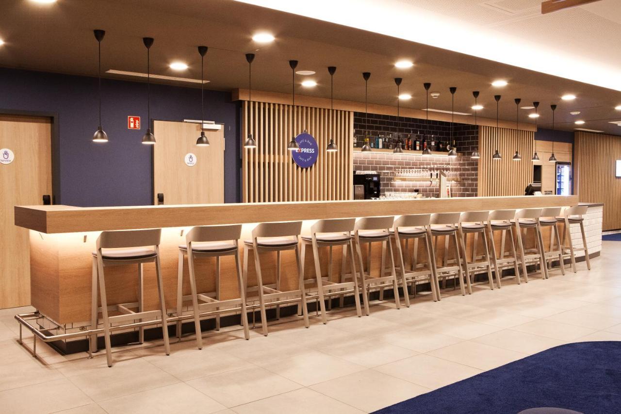 Express - By Ihg Отель